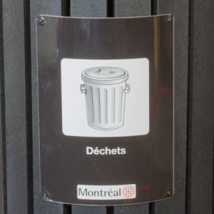 2 plaques d&rsquo;aluminium et affiche Déchets de 20.3 x 25.4 cm